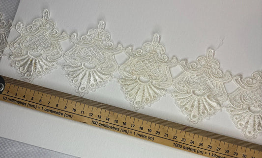 Vintage lace trim Perfect for Sewing, Embellishments, Crafting and Home Decor – Delicate Floral Design
