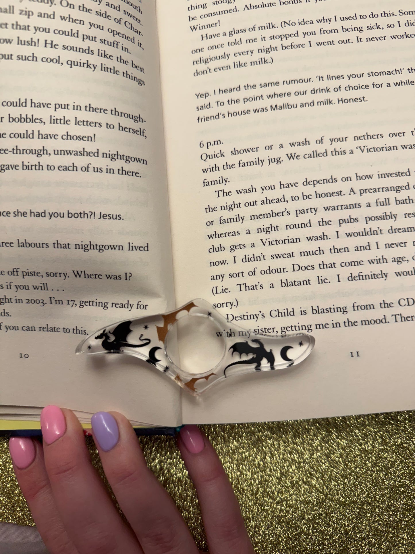 Fourth wing thumb page holder