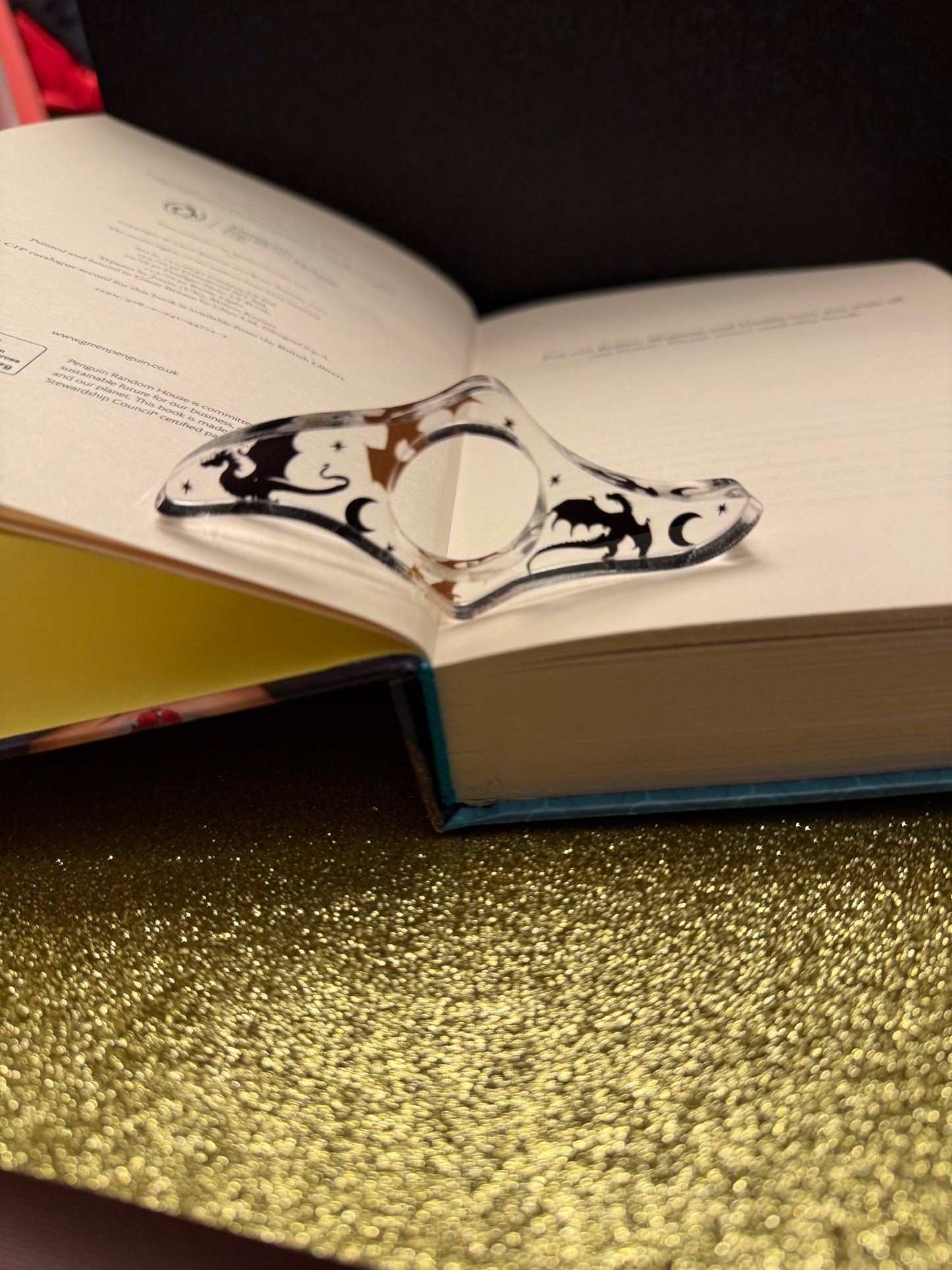 Fourth wing thumb page holder